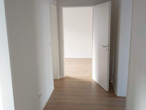 Flur1_2.jpg - Komplett sanierte 3-Zimmer-Wohnung zu vermieten!