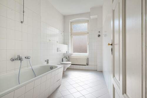 Badezimmer - Etagenwohnung mit 95,00 m² in Berlin zum Kaufen