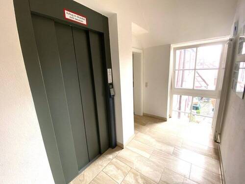 Personenaufzug zur Gewerbeeinheit Hintergebäude - 