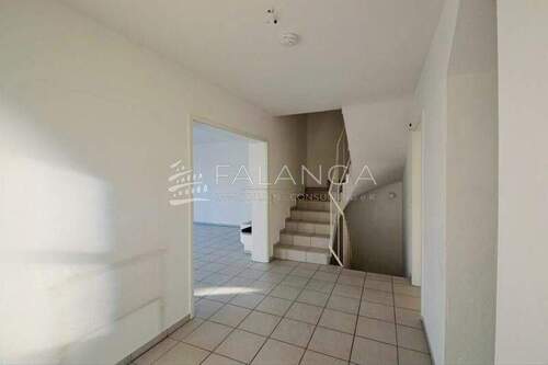 Eingangsbereich mit Treppe - 