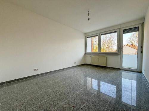 Schlafzimmer - Erstbezug nach Sanierung mit Balkon und Einbauküche: Geschmackvolle 2-Zimmer-Wohnung