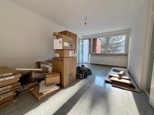 Wohnzimmer - 2 Zimmer Etagenwohnung in Frankfurt am Main