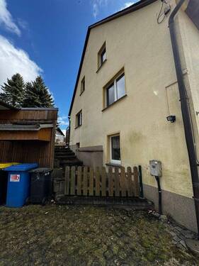 Hausansicht Aufgang - 5 Zimmer Doppelhaushälfte in Neuhausen