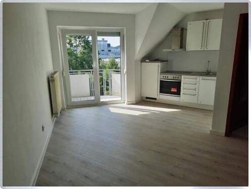 Zimmer mit Balkon - neu renoviertes 1 Zimmer Appartement mit Balkon in Uninähe