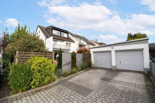 Garagen und Stellplätze - 