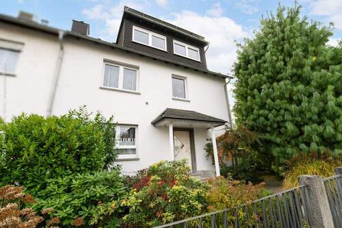 Straßenansicht - 5 Zimmer Doppelhaushälfte in Neu-Isenburg