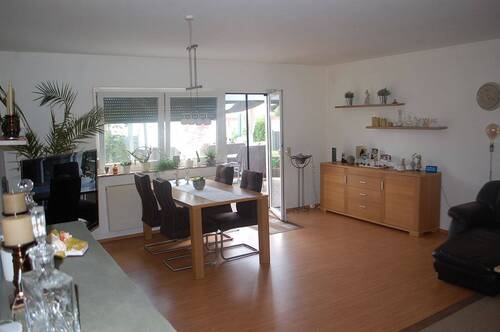 ETW/Buchenweg: Wohnzi. Blick Rtg. Terrasse - 