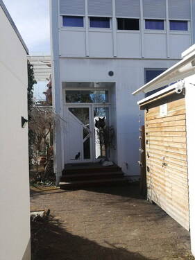 Eingangsbereich Außen - 7 Zimmer Reihenendhaus zum Kaufen in Fürstenfeldbruck