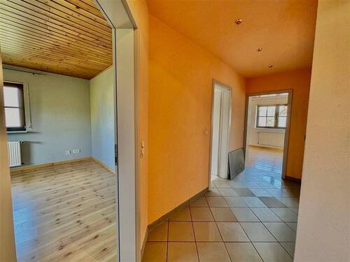 OG Flur Richtung Schlafzimmer und Bad - 