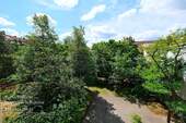 Ausblick Balkon Wohnzimmer - Großzügige helle 3 Zimmer Wohnung, mit Balkon zum Innenhof