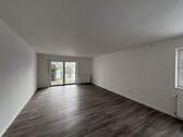 Wohnzimmer mit direktem Zugang zur Terrasse - 2 Zimmer Etagenwohnung zur Miete in Thedinghausen
