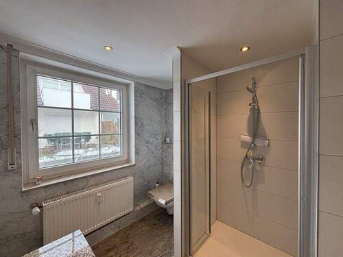 ...mit Dusche, Fenster - 