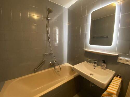 Badezimmer renoviert (2).jpeg - 