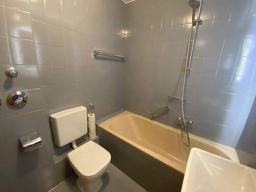 Badezimmer renoviert.jpeg - 