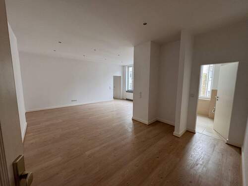 Wohnbereich - 2 Zimmer Etagenwohnung zur Miete in Wiesbaden