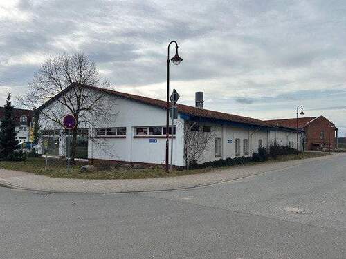 Seitenansicht - Halle in Möllenhagen