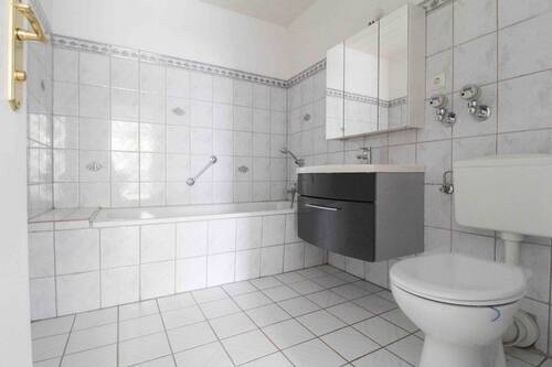 Badezimmer 1.OG links - 