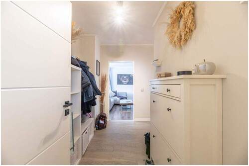 Flurbereich - 8 Zimmer Mehrfamilienhaus, Wohnhaus zum Kaufen in Uetersen