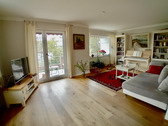Lichtdurchflutetes Wohnzimmer - 