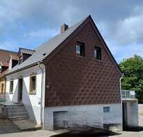 Top Einfamilienhaus mit großem Balkon und Garage im Haus, in ruhiger Sackgasse von St. Ingbert, Nähe Hobels (zentral und doch ruhig) - Sankt Ingbert
