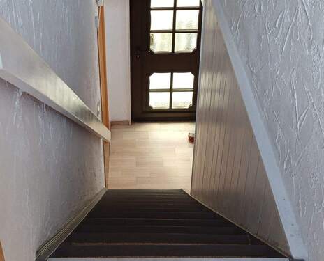 Eingang-Flur-Treppe zum DG - 