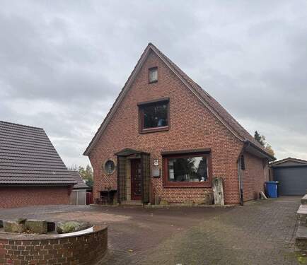 Straßenansicht - Charmantes Einfamilienhaus in Burg mit großzügigem Grundstück und modernisierter Ausstattung