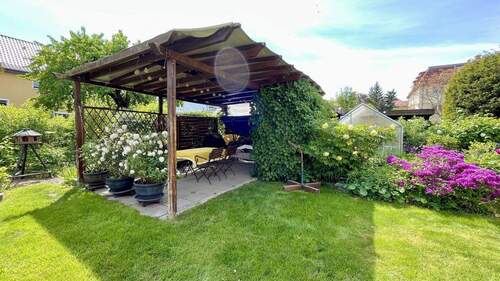 überdachte Sitzgelegenheit - 