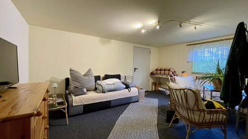 Wohn-/ Schlafzimmer im KG - 