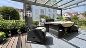 große, überdachte Terrasse - 5 Zimmer Einfamilienhaus in Dresden