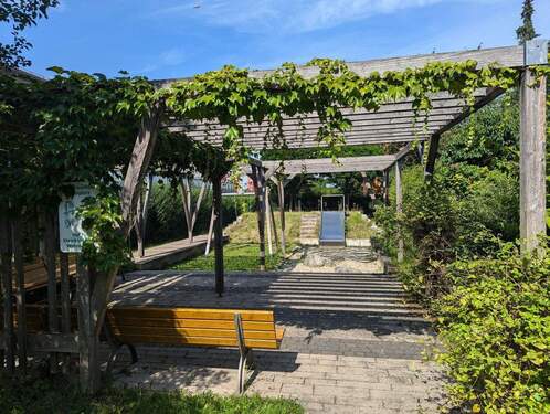 ... mit tollen Außenanlagen - 