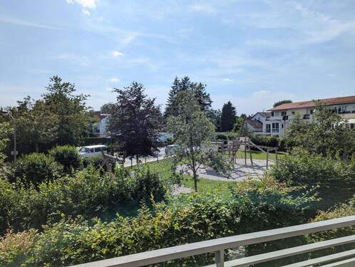Weiter Blick vom Balkon - 3 Zimmer Etagenwohnung zum Kaufen in Vaterstetten