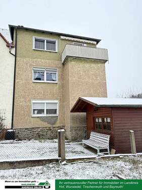 Ansicht mit Schuppen - 