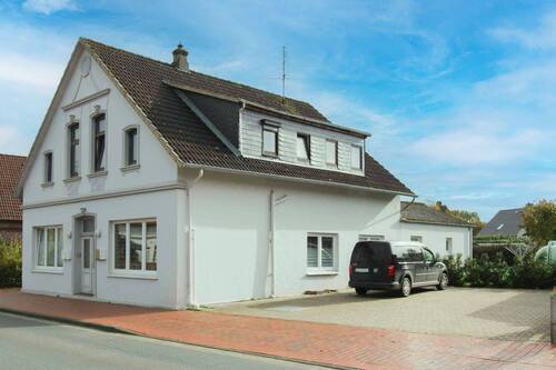 Seitenansicht - 9 Zimmer Mehrfamilienhaus, Wohnhaus in Zetel