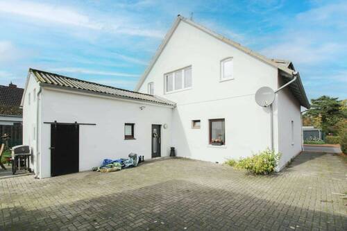 Innenhof, Zugang Anbau - Mehrfamilienhaus, Wohnhaus in Zetel zum Kaufen