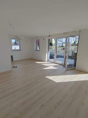 Wohnzimmer mit Küchenecke.jpg - 4 Zimmer Etagenwohnung zum Kaufen in Jüchen