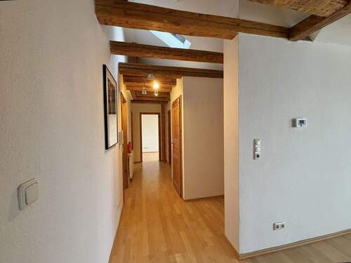 Flur - Etagenwohnung mit 91,00 m&sup2; in Offenbach zum Kaufen