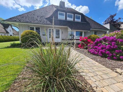 Wohnhaus in Wyk - 9 Zimmer Einfamilienhaus zum Kaufen in Wyk