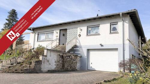 Titelbild - Walmdachbungalow mit XXL-Grundstück