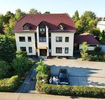 Modernes Architekten-Mehrfamilienhaus mit Arztpraxis und großem, sehr schönen angelegten Garten - Bischofswerda