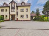 Ansicht vom Parkplatz - Mehrfamilienhaus, Wohnhaus mit 393,00 m&sup2; in Bischofswerda zum Kaufen