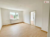 Wohnzimmer - 3-Raum-Wohnung in Frauenstein mit toller Aussicht zu vermieten!