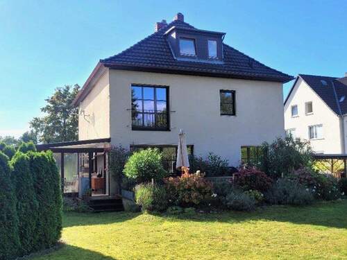 Bild 1 - Charmantes Einfamilienhaus auf parkähnlichem Grundstück mit altem Baumbestand