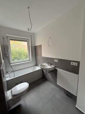 Badezimmer - 3 Zimmer Etagenwohnung zur Miete in Nürnberg