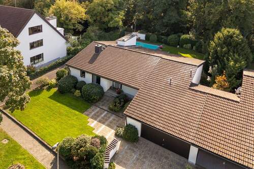 Außenansicht - 7 Zimmer Bungalow zum Kaufen in Neu-Isenburg