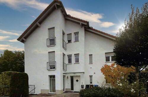 Vorderansicht - Familienfreundlich & flexibel: Großzügiges Haus in Flörsheim (zentral)