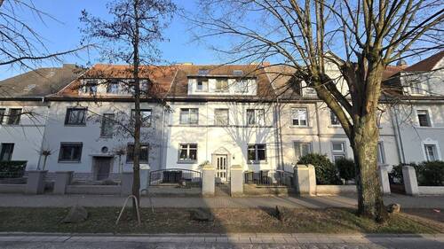Gebäudefront - 1 Zimmer Mehrfamilienhaus, Wohnhaus in Saarlouis