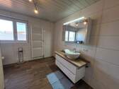 Bad.jpg - 4 Zimmer Etagenwohnung in Kirchheim
