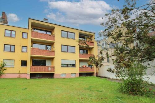 Außenansicht - Vermietete 2-Zimmer-Wohnung mit Balkon in den grünen Hinterhof und PKW Stellplatz