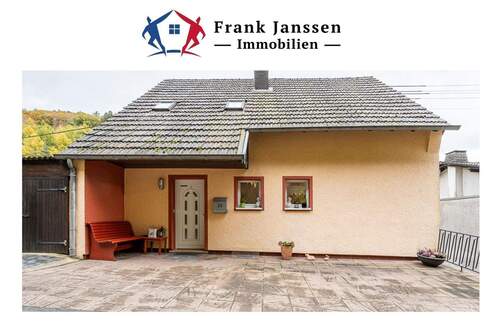 18354 Ansicht Portale - Freistehendes Einfamilienhaus in Malberg - 5 Schlafzimmer und 2 Badezimmer - Bad EG modernisiert