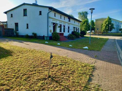Bild 2 - 8 Zimmer Mehrfamilienhaus, Wohnhaus zum Kaufen in Grambow